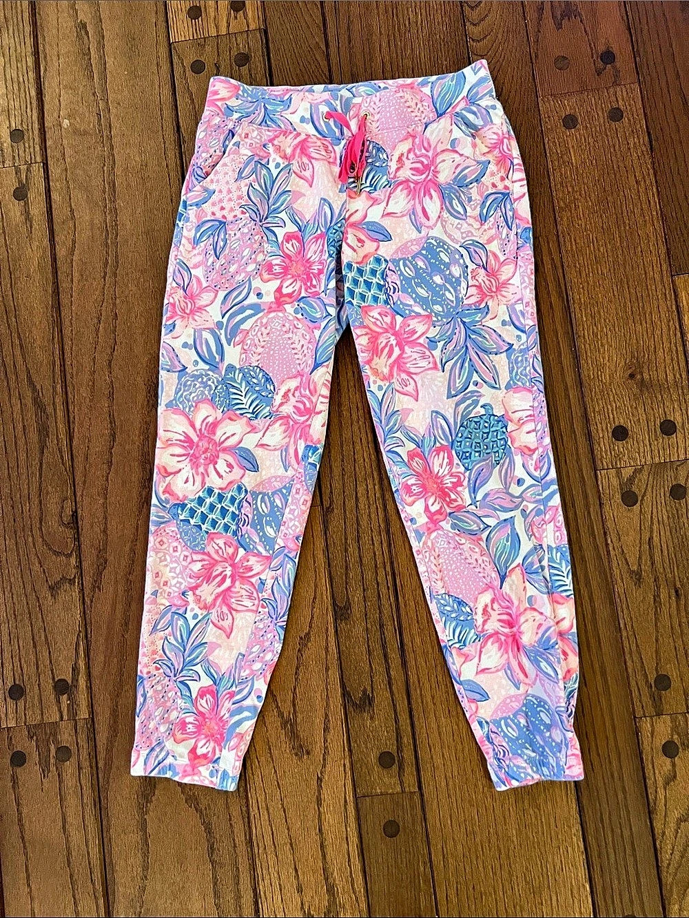 Lilly Pulitzer Floral joggers in Pink & Blue Size Small
